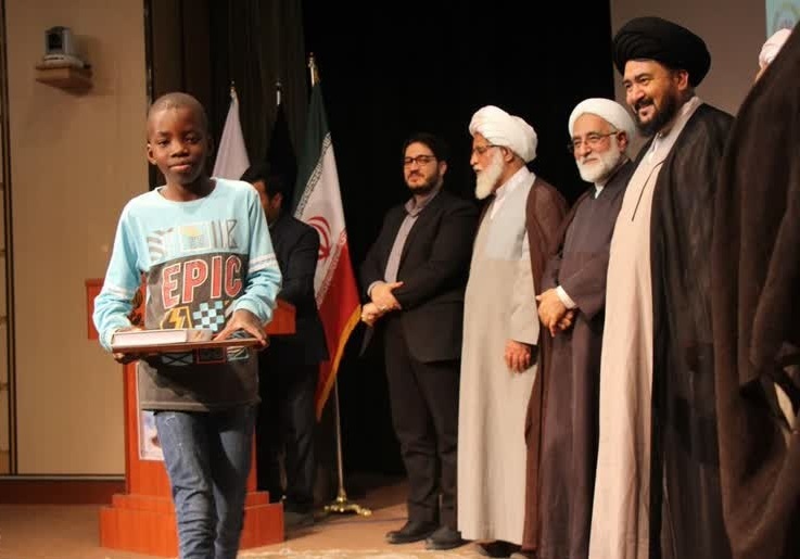 اعطاء جوائز به برگزیدگان