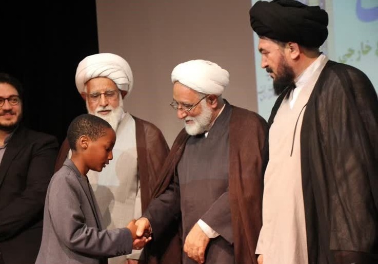 اعطاء جوائز به برگزیدگان