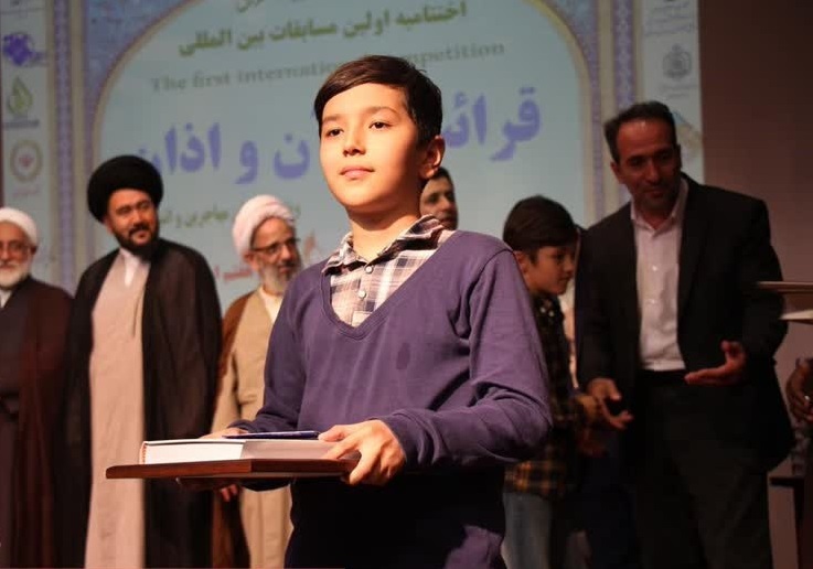 اعطاء جوائز به برگزیدگان