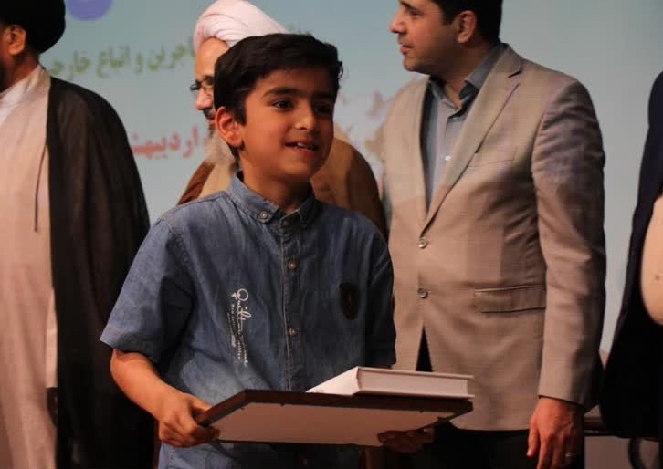 اعطاء جوائز به برگزیدگان