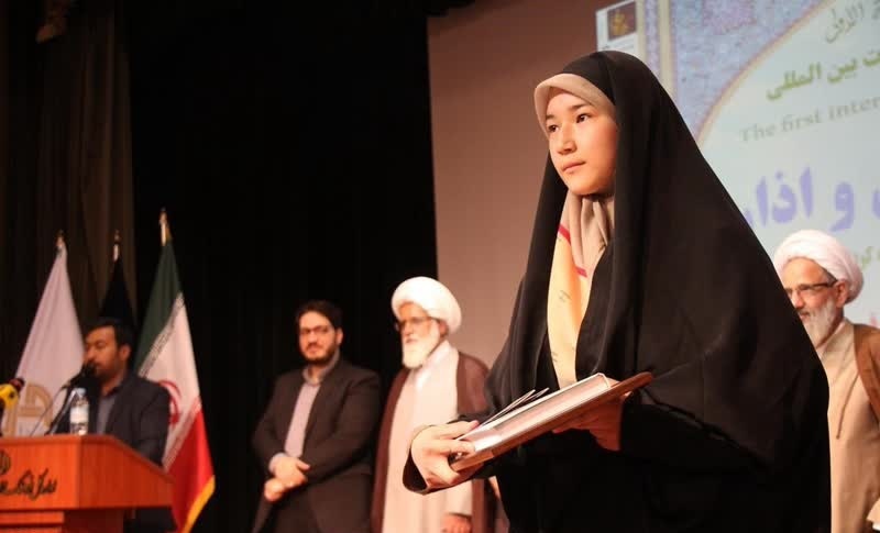 اعطاء جوائز به برگزیدگان