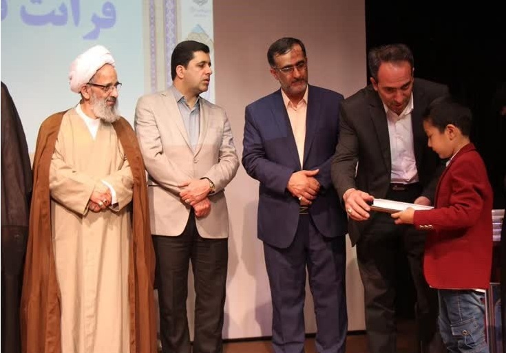 اعطاء جوائز به برگزیدگان