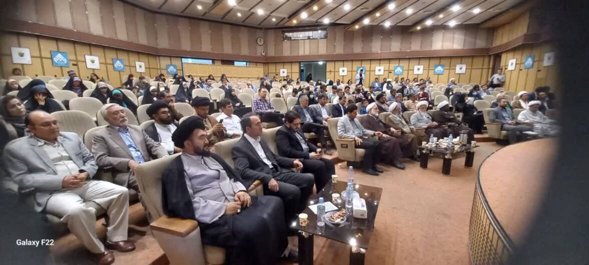 حضور مردم و مسئولین