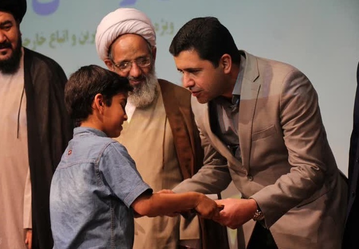 اعطاء جوائز به برگزیدگان