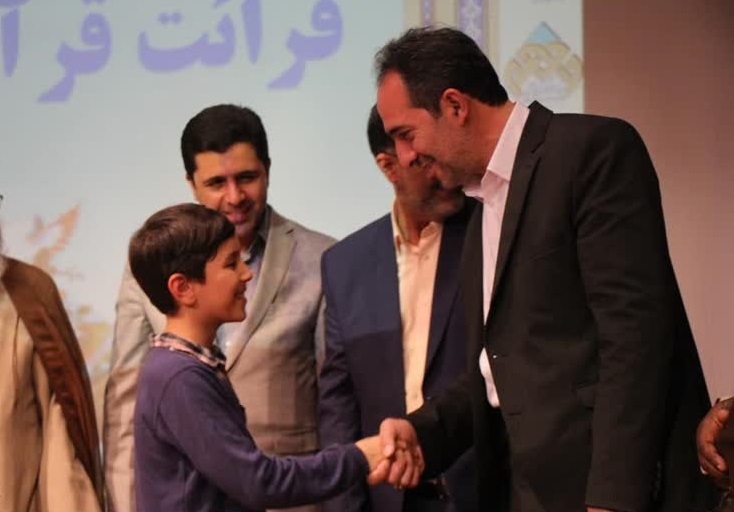 اعطاء جوائز به برگزیدگان